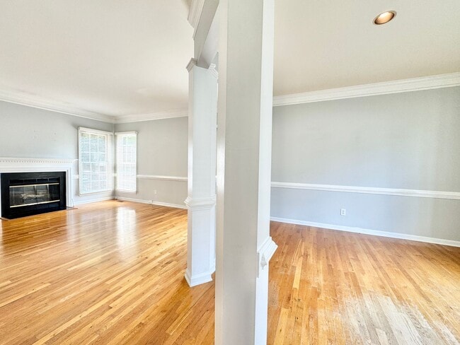 Building Photo - 4 Bedroom On Quiet Cul-De-Sac in Adams Farm - Lawn Care Included!