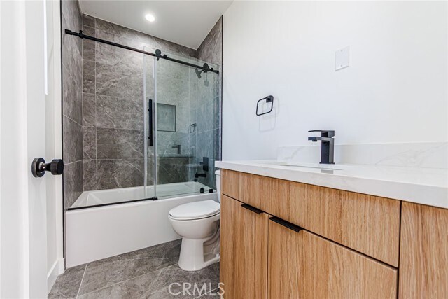 Building Photo - 1330 Tamarind Ave