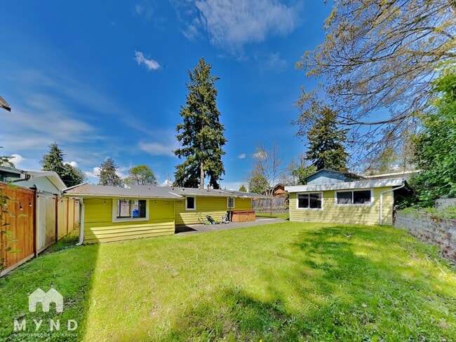 Building Photo - 904 Ferndale Cir NE