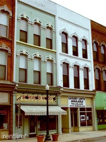 Building Photo - 1 br, 1 bath  - 206 W Michigan Ave
