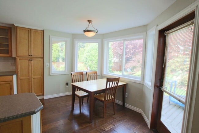 Building Photo - Beautiful 4BR/3BA Home in Steilacoom – Minutes to JBLM