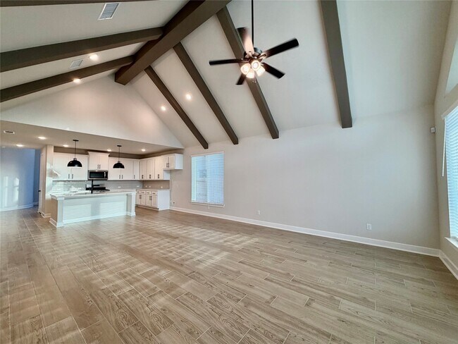 Building Photo - 1111 Luna Dr