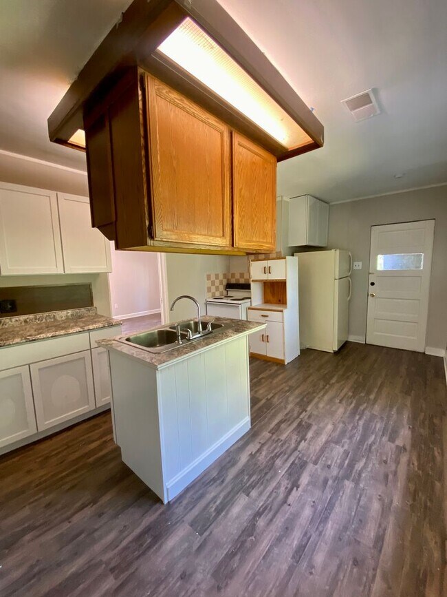 Building Photo - 98 E Van Buren St