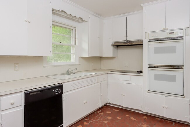 Building Photo - 3064 Guymar Rd