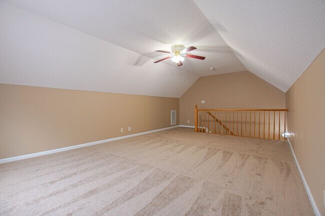 Building Photo - Pet Friendly Three Bedroom with Bonus!