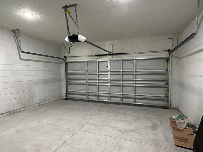 Building Photo - 149 Maple Dr
