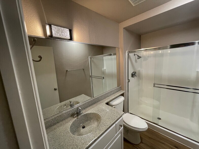 Master Bathroom 2 - 6911 Alvarado Rd