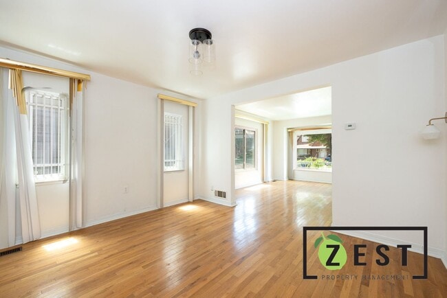 Building Photo - ***OPEN HOUSE SAT. OCT. 11TH 2025 10-10:30AM*** Spacious Upper Flat with Bonus Room, Garage, and ...