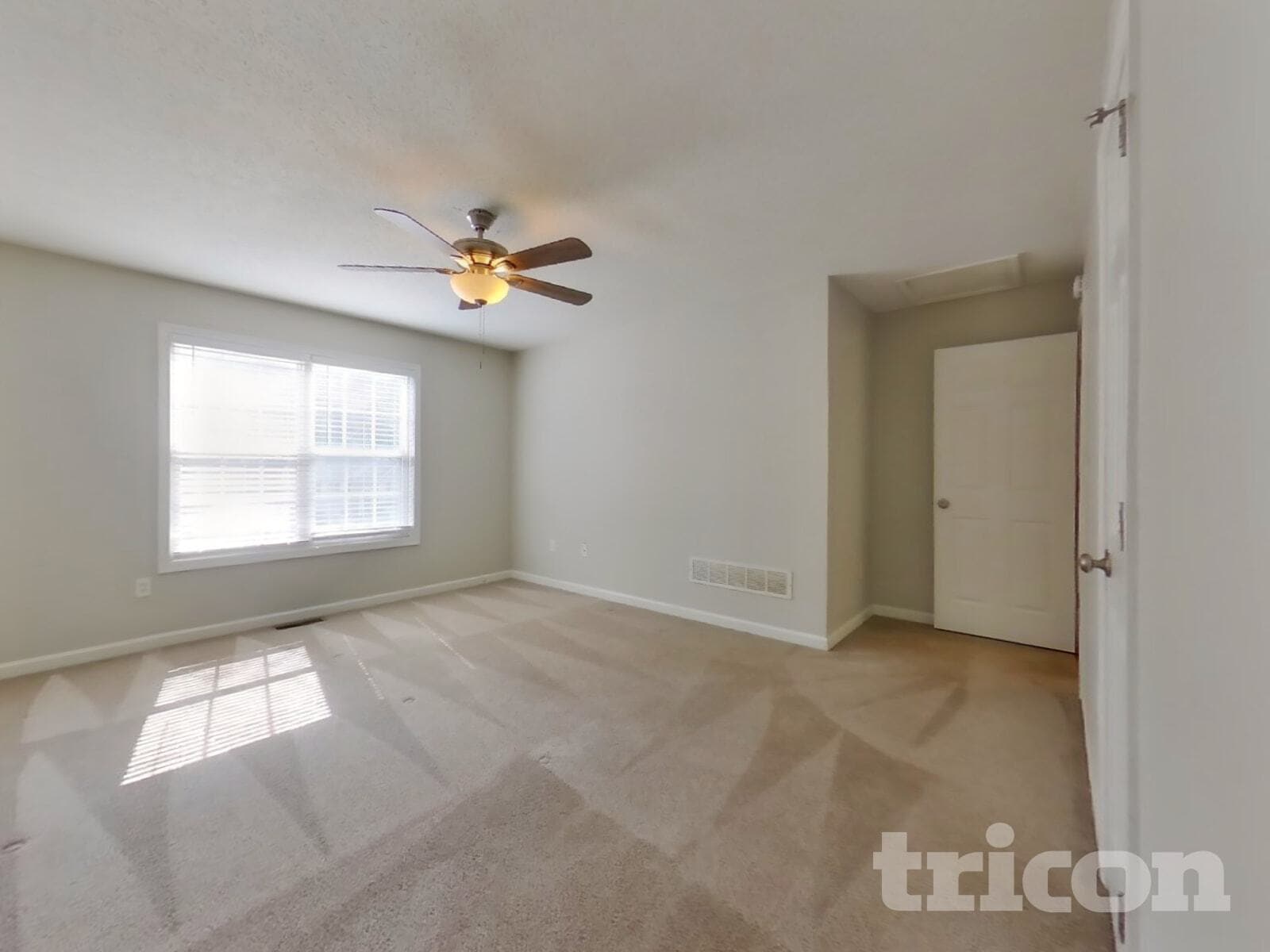 Building Photo - 228 S Red Oak Way