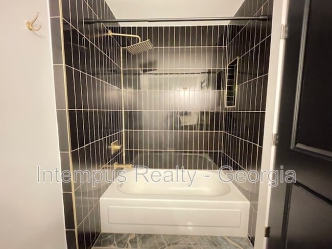 Building Photo - 2867 Joyce Ave