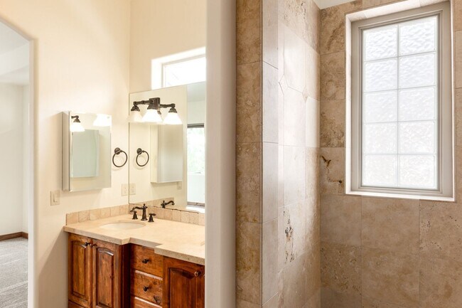 Building Photo - Freshly Renovated Deer Mountain Home for Rent NOW!