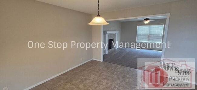 Building Photo - Beautiful 4 bedroom, 3 bathroom home in Raymore!