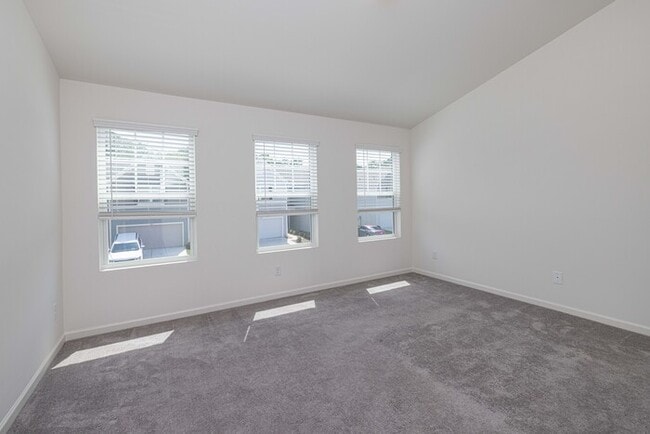 Building Photo - BEAUTIFUL 2 Bedroom Townhome in MIDLAND AVAILABLE