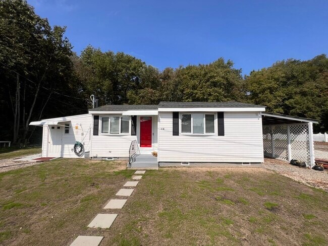 Primary Photo - 63A Lakeside Ave