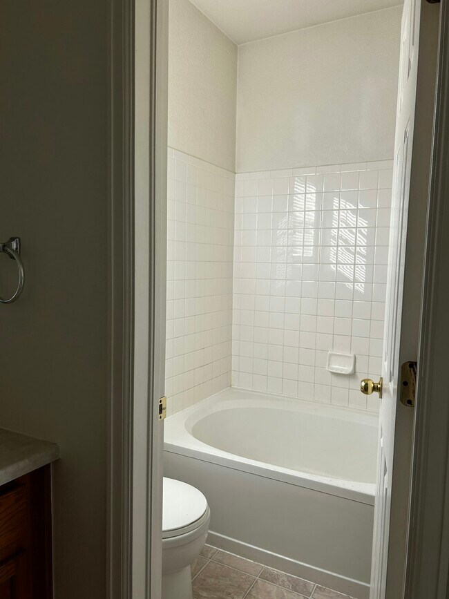 Building Photo - 12929 Grant Cir E