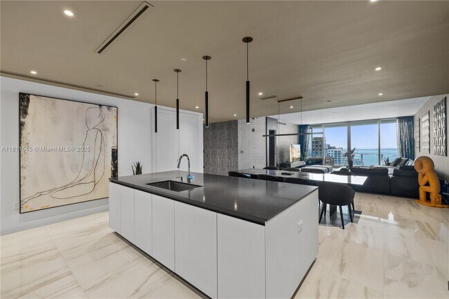Building Photo - 300 Biscayne Blvd Way