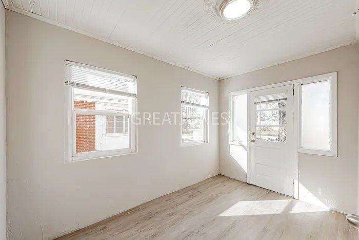 Building Photo - 1937 Bullard St