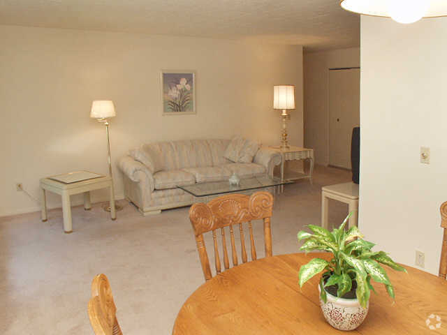 Dining Room - Clayton Arms Apartments