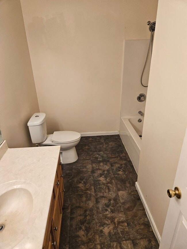 Building Photo - 104 Bitter Sweet Rd