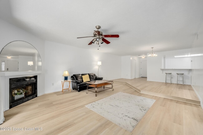 Building Photo - 105 La Costa St