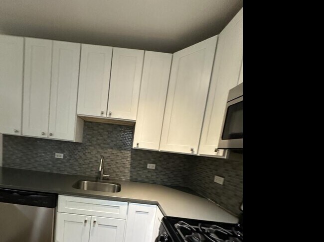 Building Photo - 0 bedroom in Chicago IL 60647