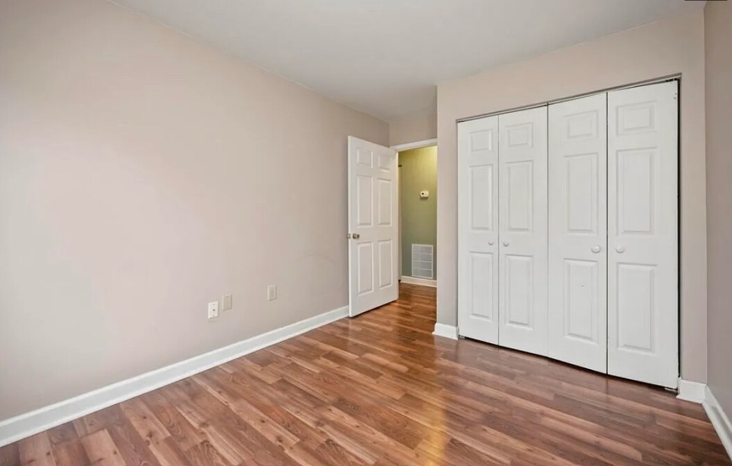 Building Photo - 205 Simpson Ave