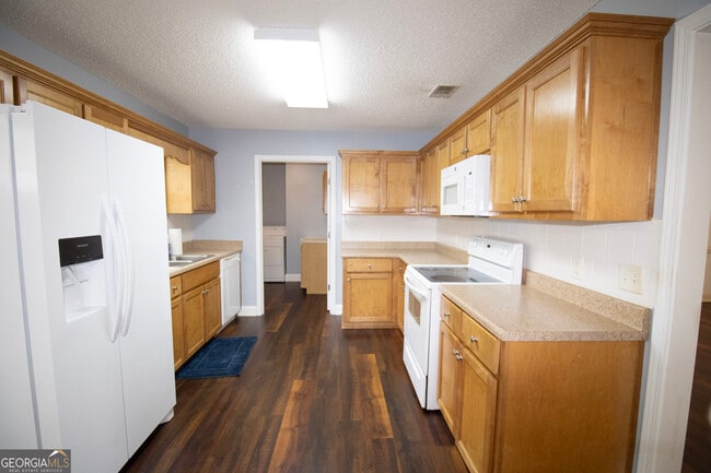 Building Photo - 2309 Oak Ridge Ln