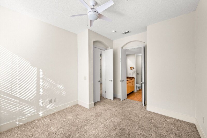 Building Photo - 2600 Hillsboro Pike