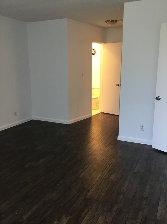 Building Photo - 11655 Gorham Ave