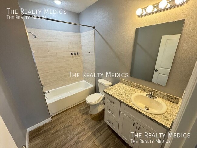 Building Photo - 1999 Marshall St