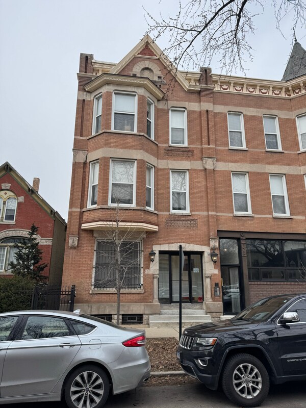 Building Photo - 1456 N Maplewood Ave