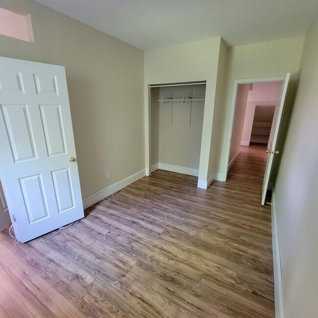 Building Photo - 7128 Boyer St