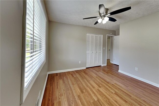 Building Photo - 151 Castleair Dr NE