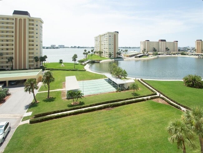 Building Photo - 4575 Cove Cir