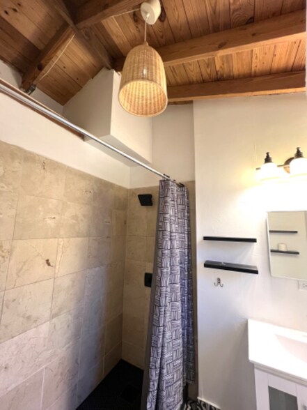 Building Photo - 625 NE 88th St