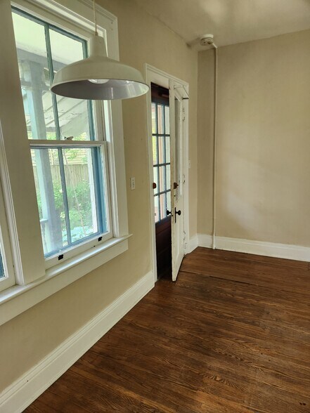 Building Photo - 45 Park St