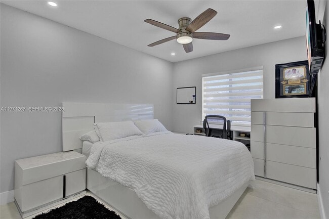 Building Photo - 15962 SW 138th Ct