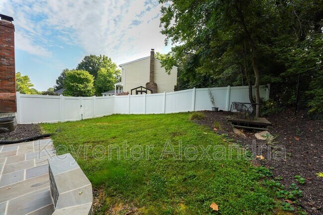 Building Photo - 5901 Beech Tree Dr