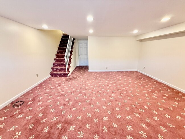 Building Photo - RARELY Offered completely RENOVATED PACKER PARK 3 Bedroom/2.5 Bath HOME w/ Central AC-HARDWOOD Fl...