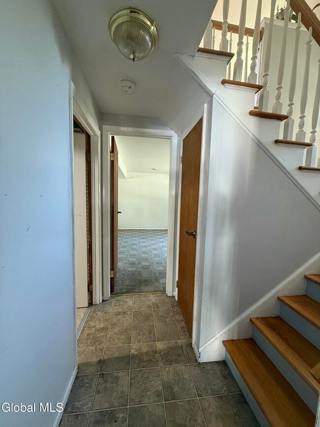 Building Photo - 10 Tower Heights