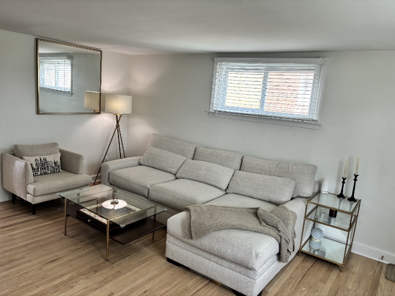 Building Photo - 946 Kenwood Rd