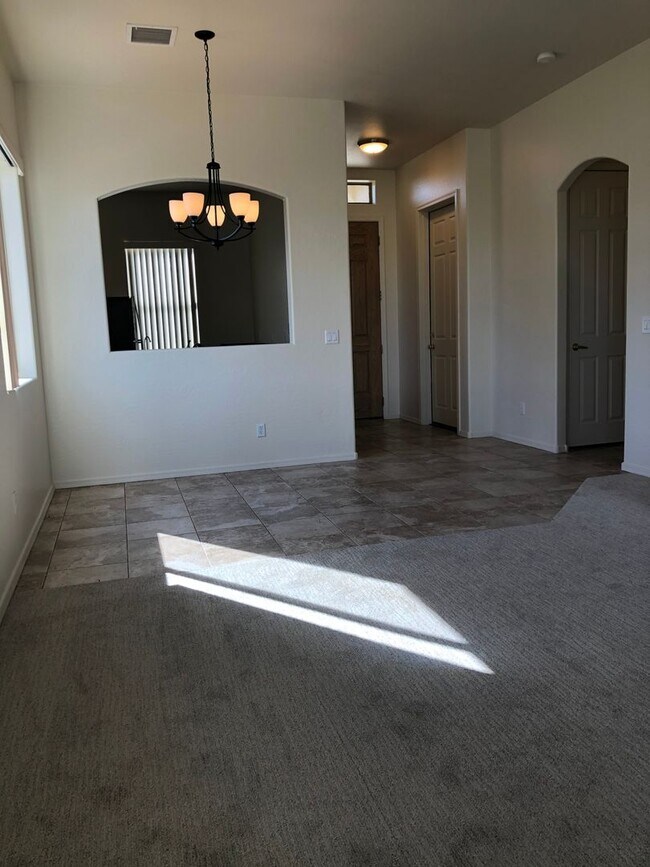 Building Photo - 5301 N Bremont Way