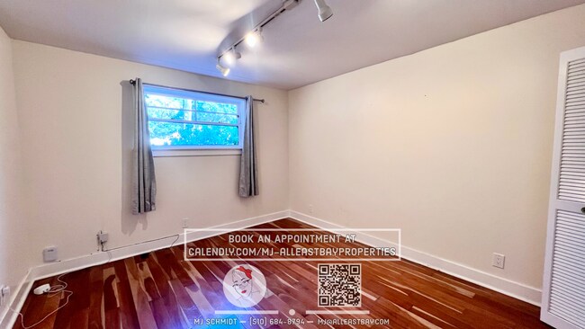 Building Photo - Garden oasis 2 bedroom with wrap around ya...