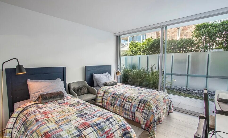 Building Photo - 535 Ocean Ave