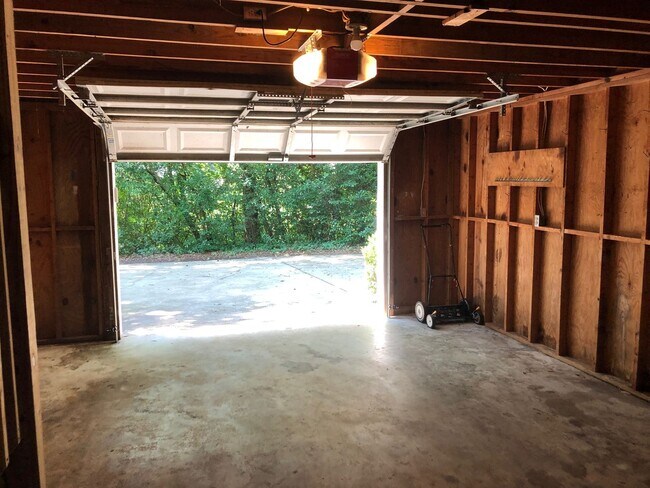 Building Photo - Available 9/8. Beautiful 4BR/2.5BA Home Av...