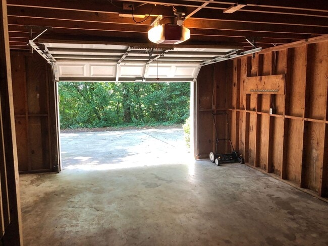 Building Photo - Available now. Beautiful 4BR/2.5BA Home Av...