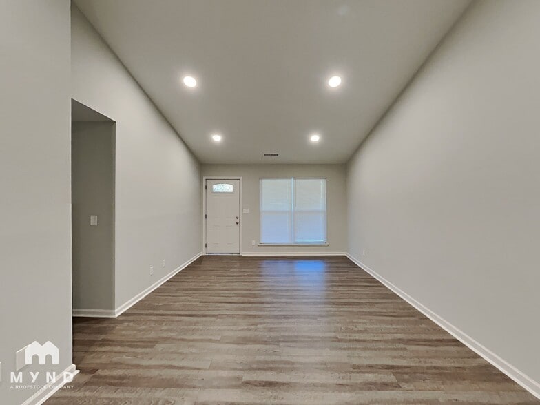 Building Photo - 2 Silverwood Dr