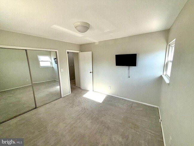 Building Photo - 819 Carrington Ave