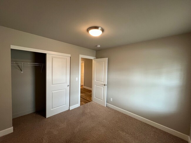 Building Photo - Newer Construction 3 Bedroom House in NW Redmond