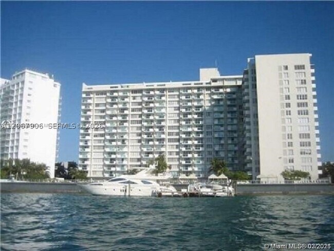 Building Photo - 1000 West Dr